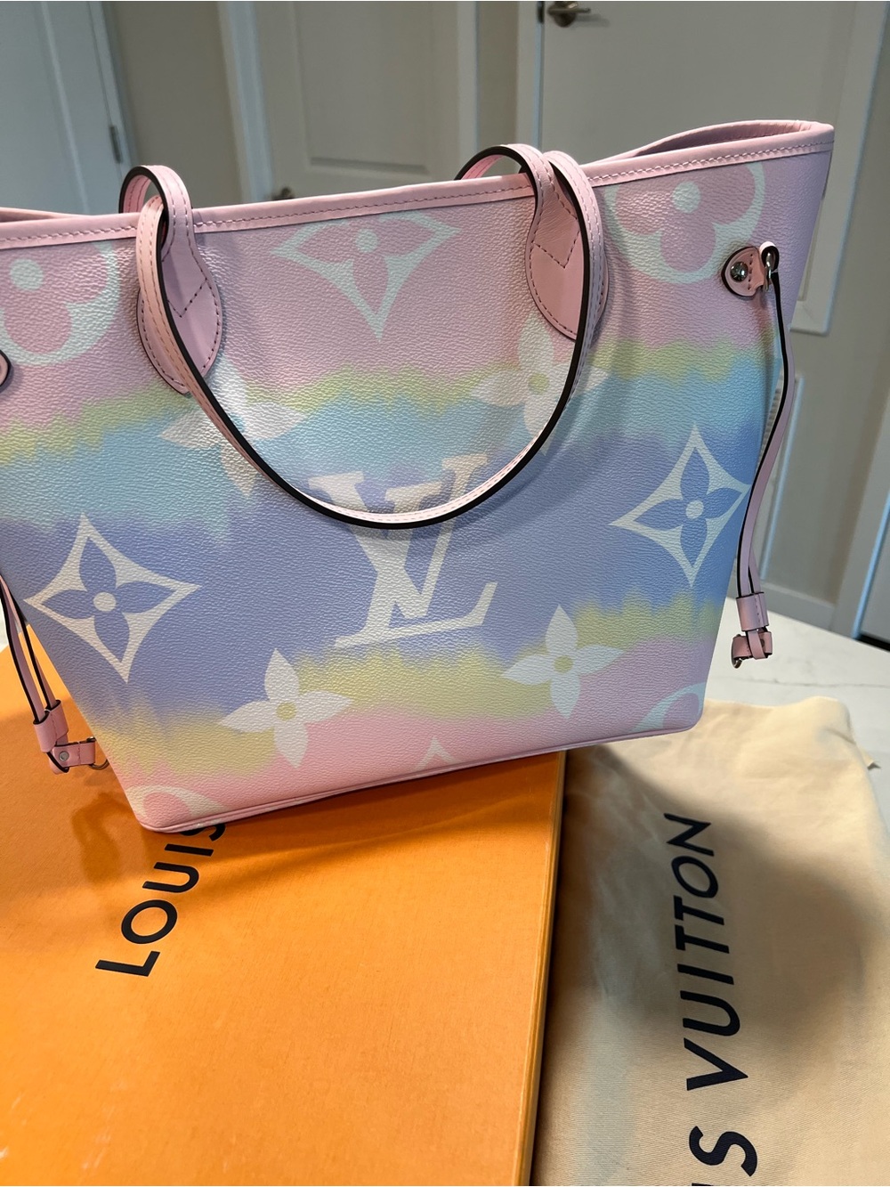 Authentic Louis Vuitton Pastel Gradient Monogram Neverful MM Tote Iconic - Picture 3 of 16